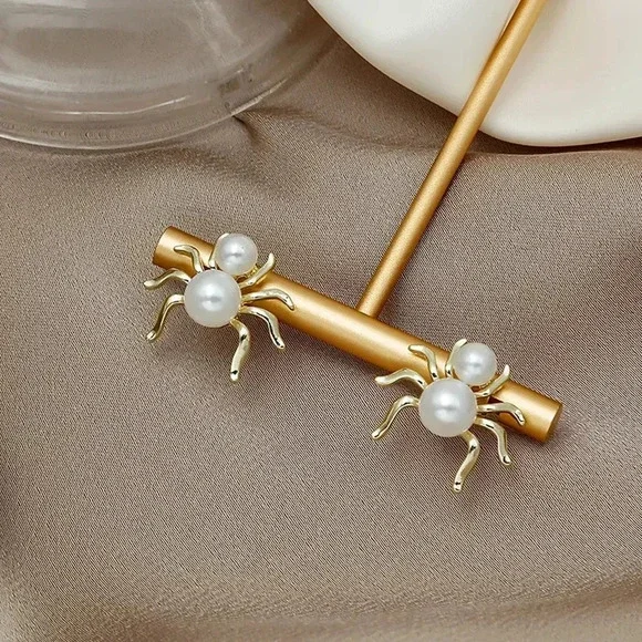 Faux Pearl Halloween Spider Earrings Personalized Creative Gold Tone - Picture 2 of 5